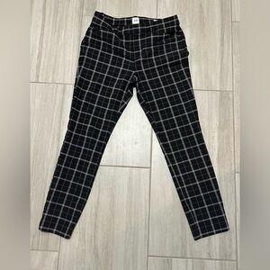 GAP Signature Skinny Ankle pants. Black and white design.